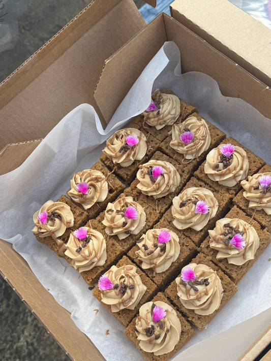 Tray Bake Cake Platter (20 Pieces)